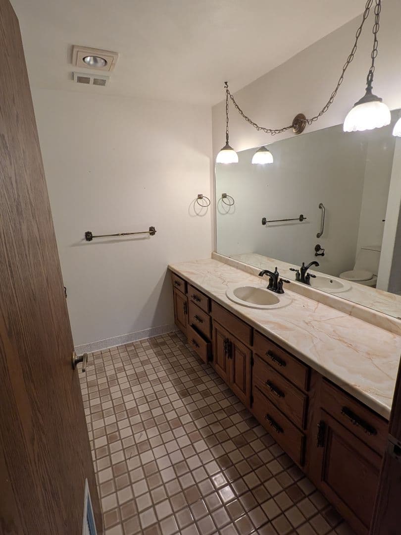 Stevens Point Apartment: 1408 Strongs Ave