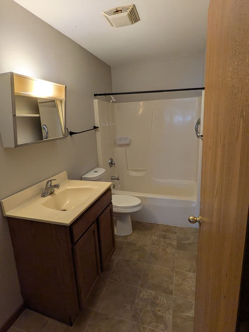 Wisconsin Rapids Apartment: 1521/1523 S 29th Ave