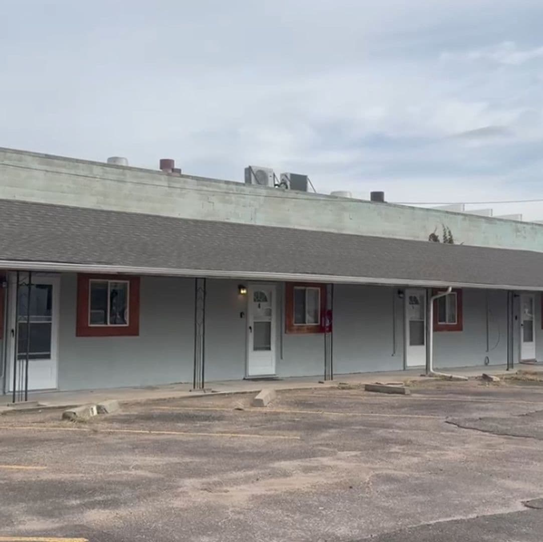 Eaton Apartment: 570 Oak Ave