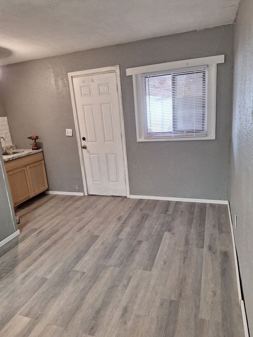 Eaton Apartment: 570 Oak Ave