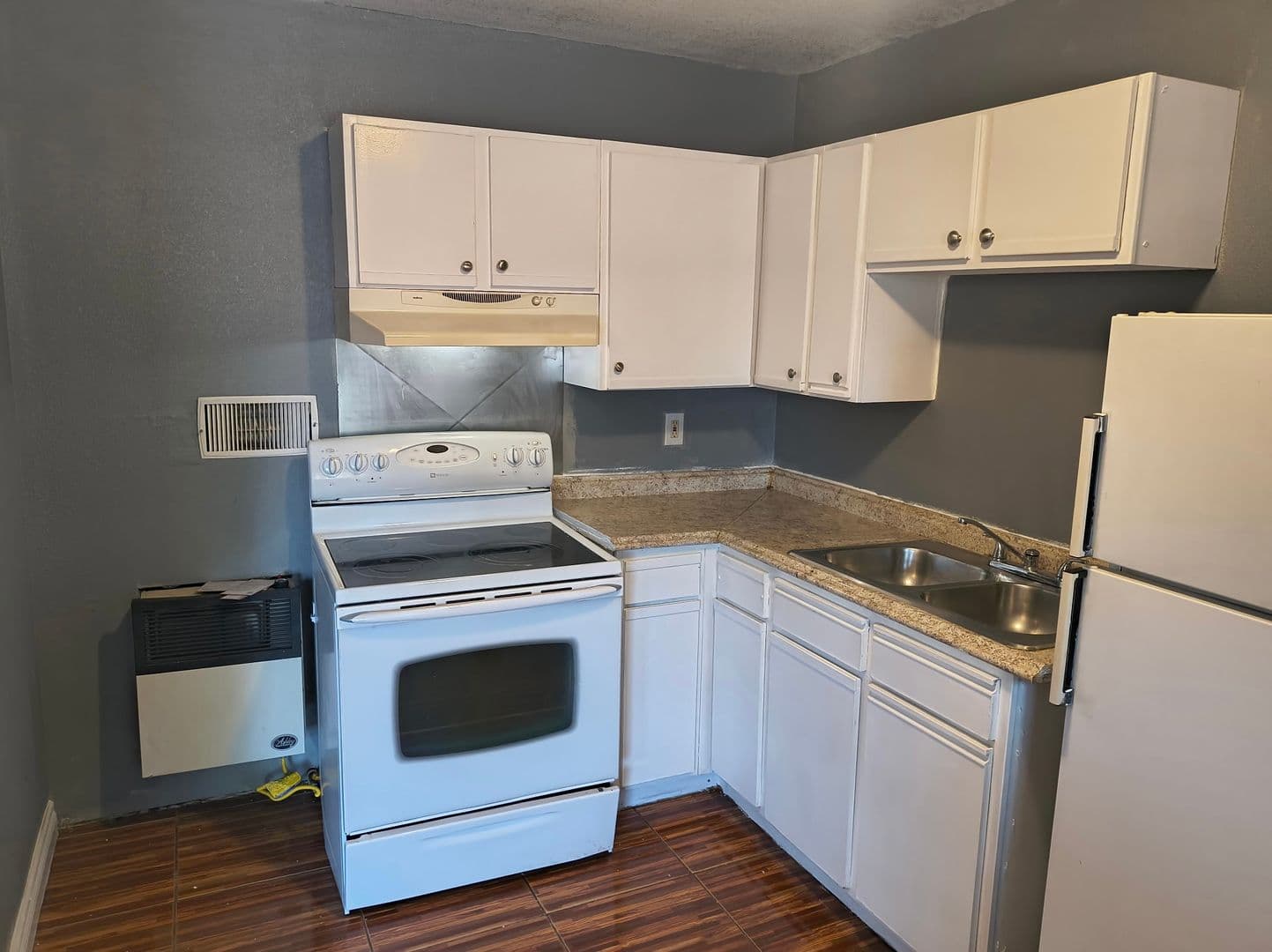 Eaton Apartment: 570 Oak Ave