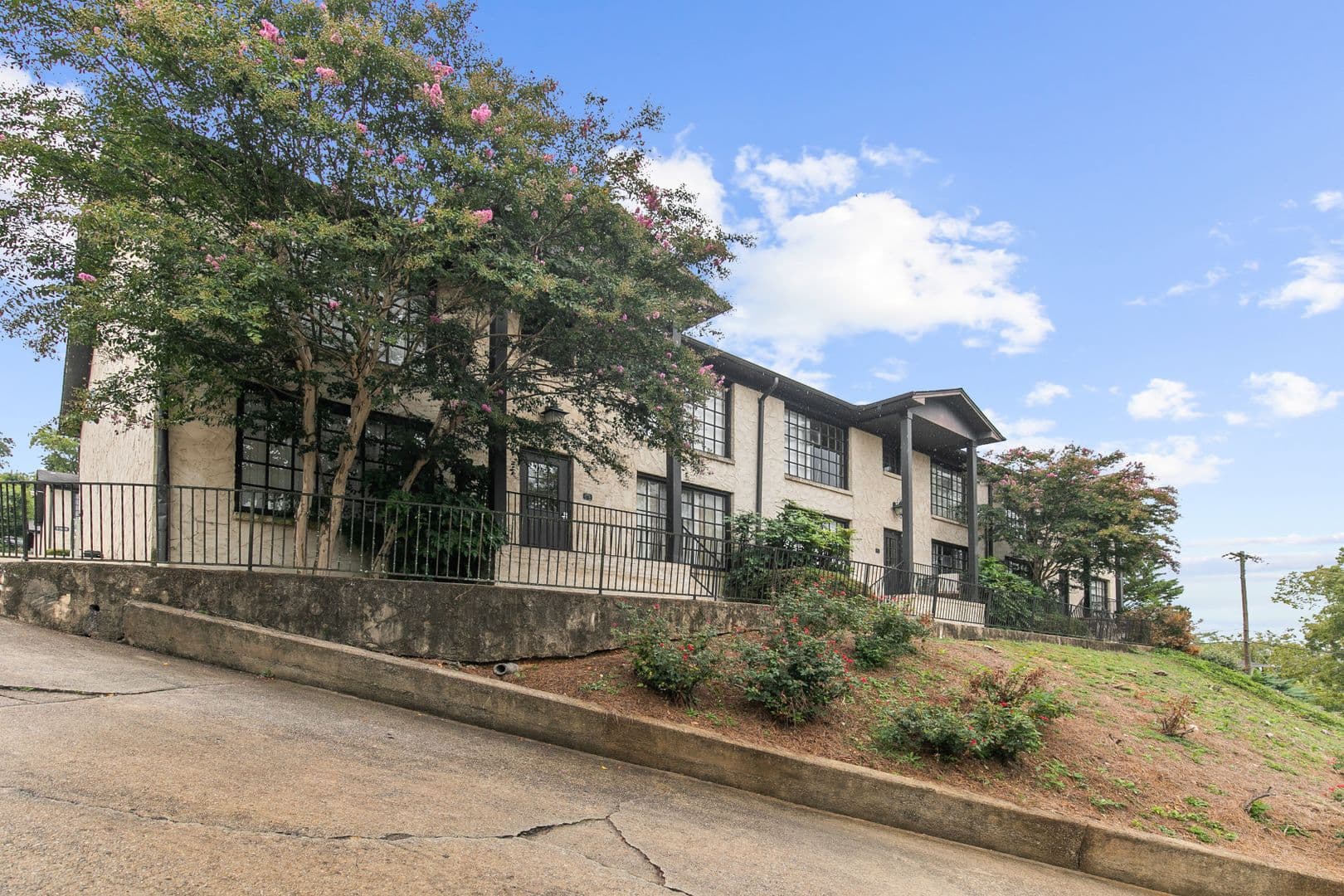 Birmingham Apartment: 1300 Altamont Way South