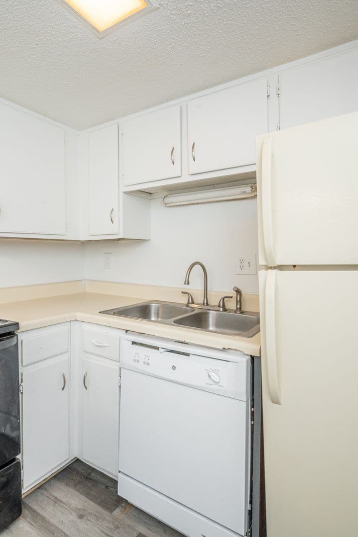 Birmingham Apartment: 3320 Cliff Road