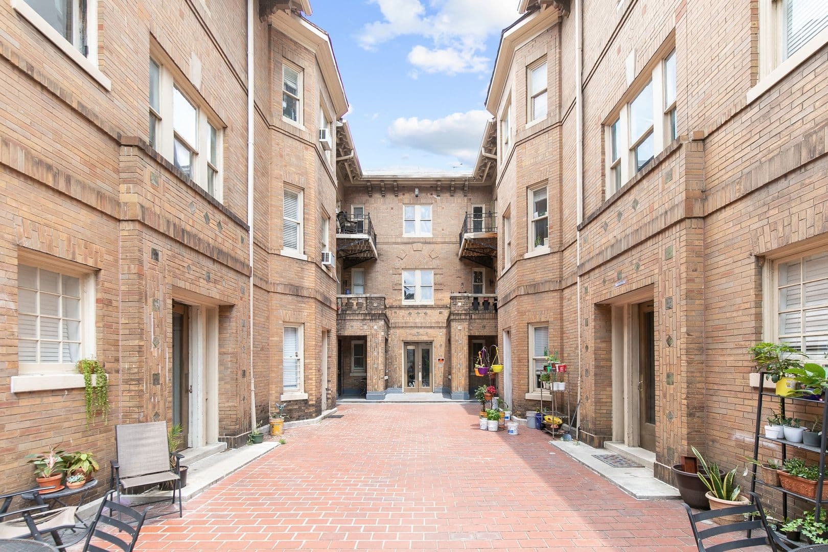 Birmingham Apartment: 2030 Highland Ave S