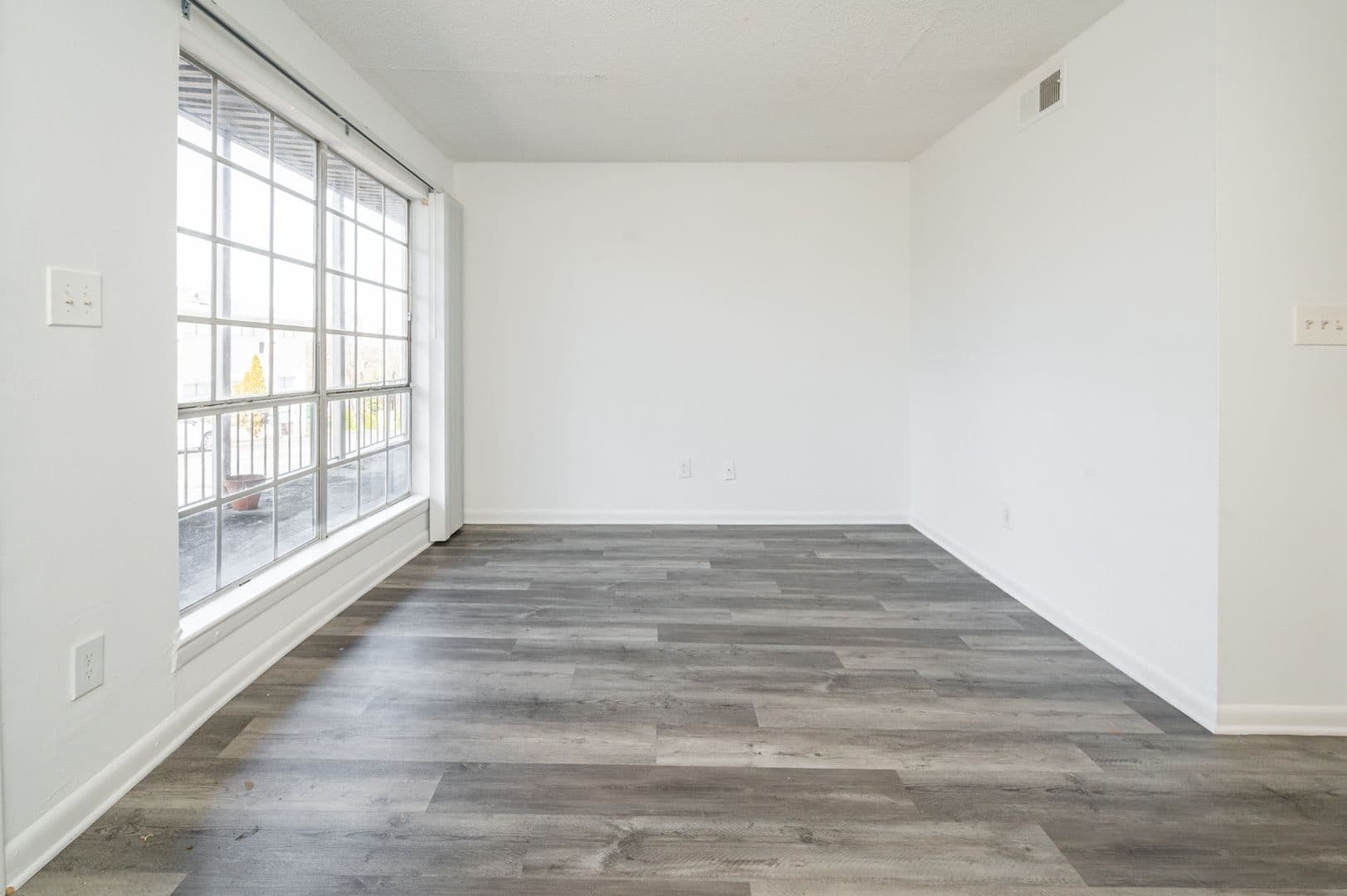 Birmingham Apartment: 3320 Cliff Road