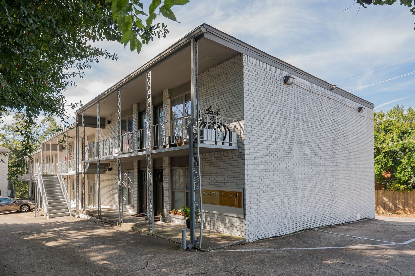Birmingham Apartment: 3300 Cliff Road S