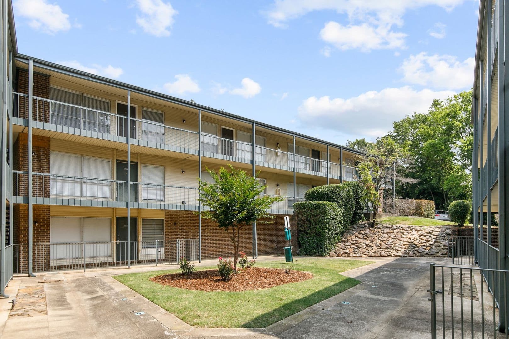 Birmingham Apartment: 1502/1504/1508 14th Ave S