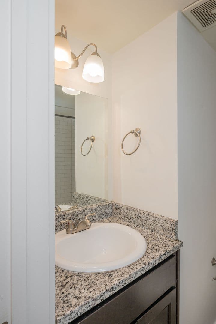 Birmingham Apartment: 3300 Cliff Road S