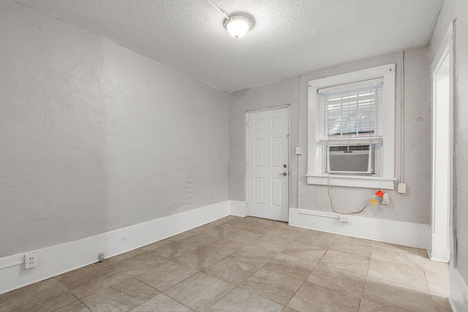 Birmingham Apartment: 3003 13th Ave S