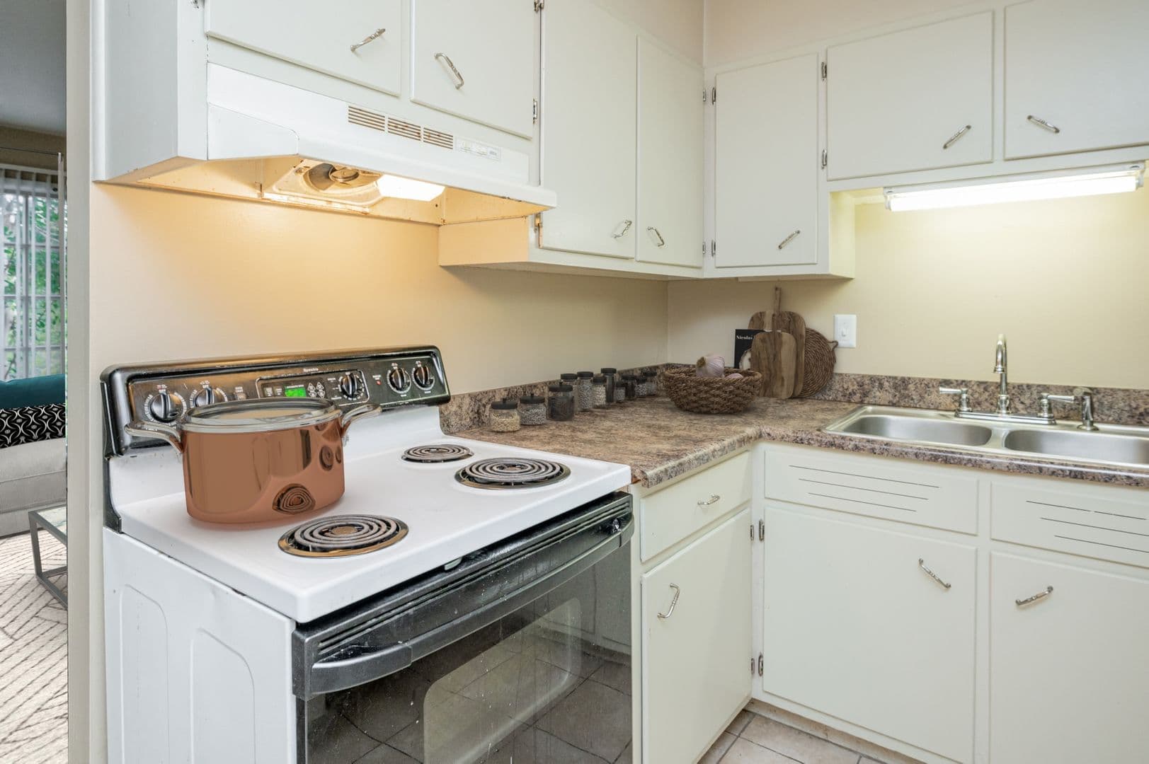 Birmingham Apartment: 1300 Altamont Way South