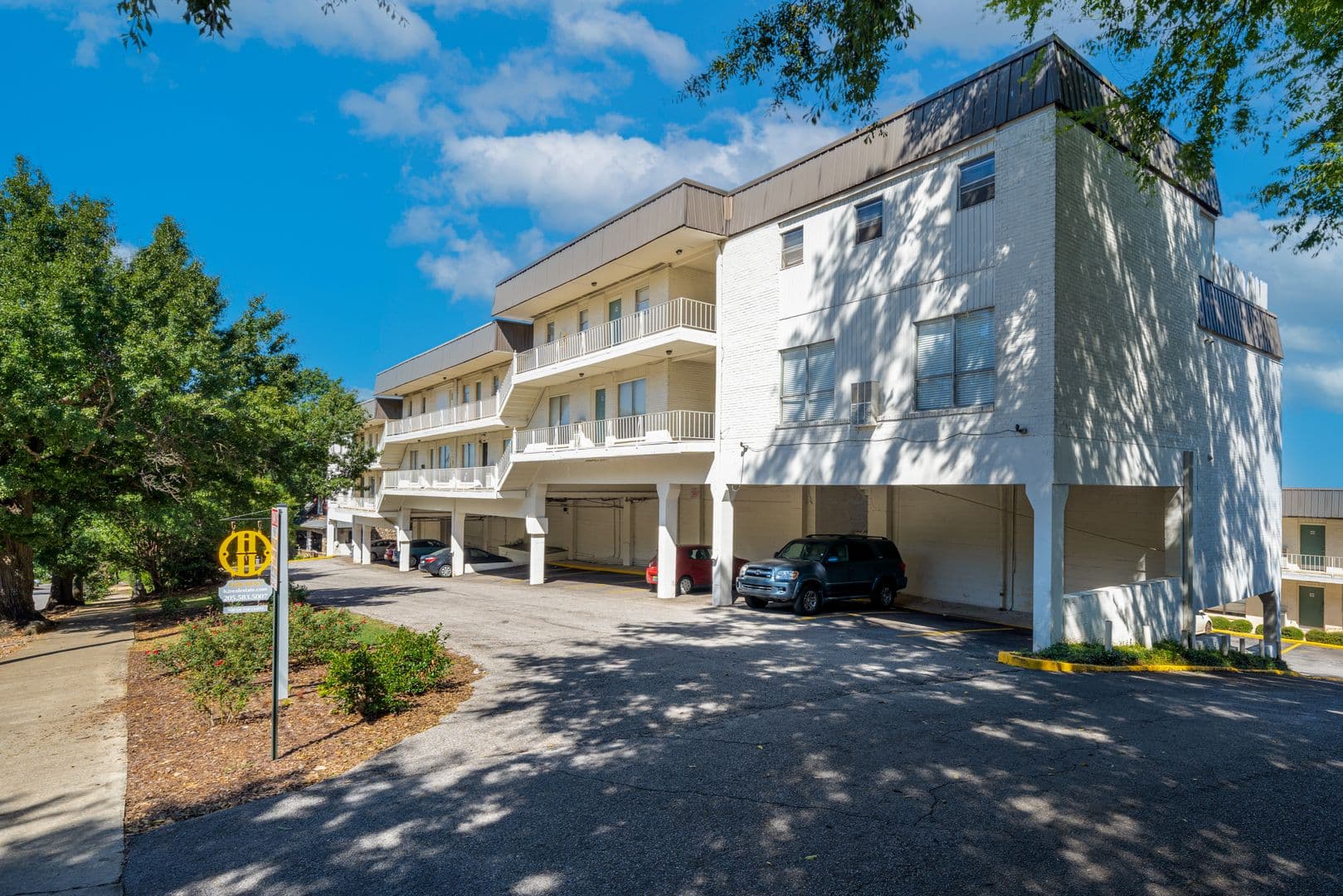 Birmingham Apartment: 3400 Cliff Road