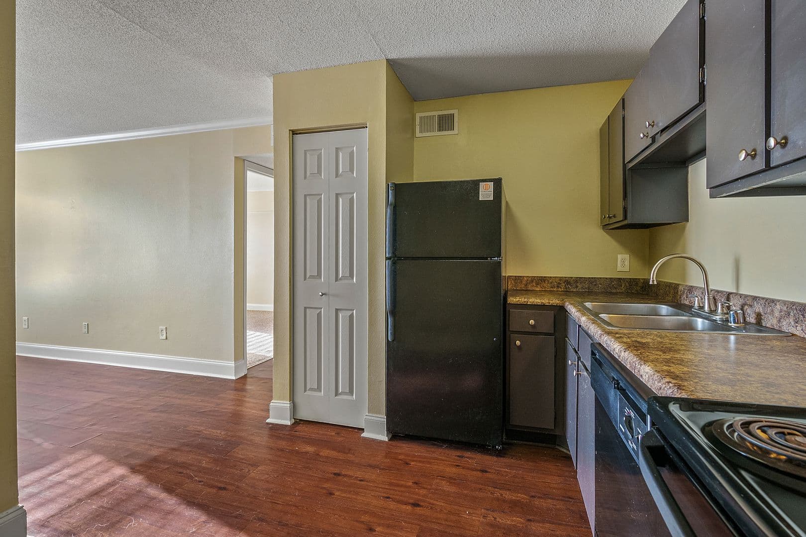Birmingham Apartment: 3800A 3812B 3824C 5th Ave South