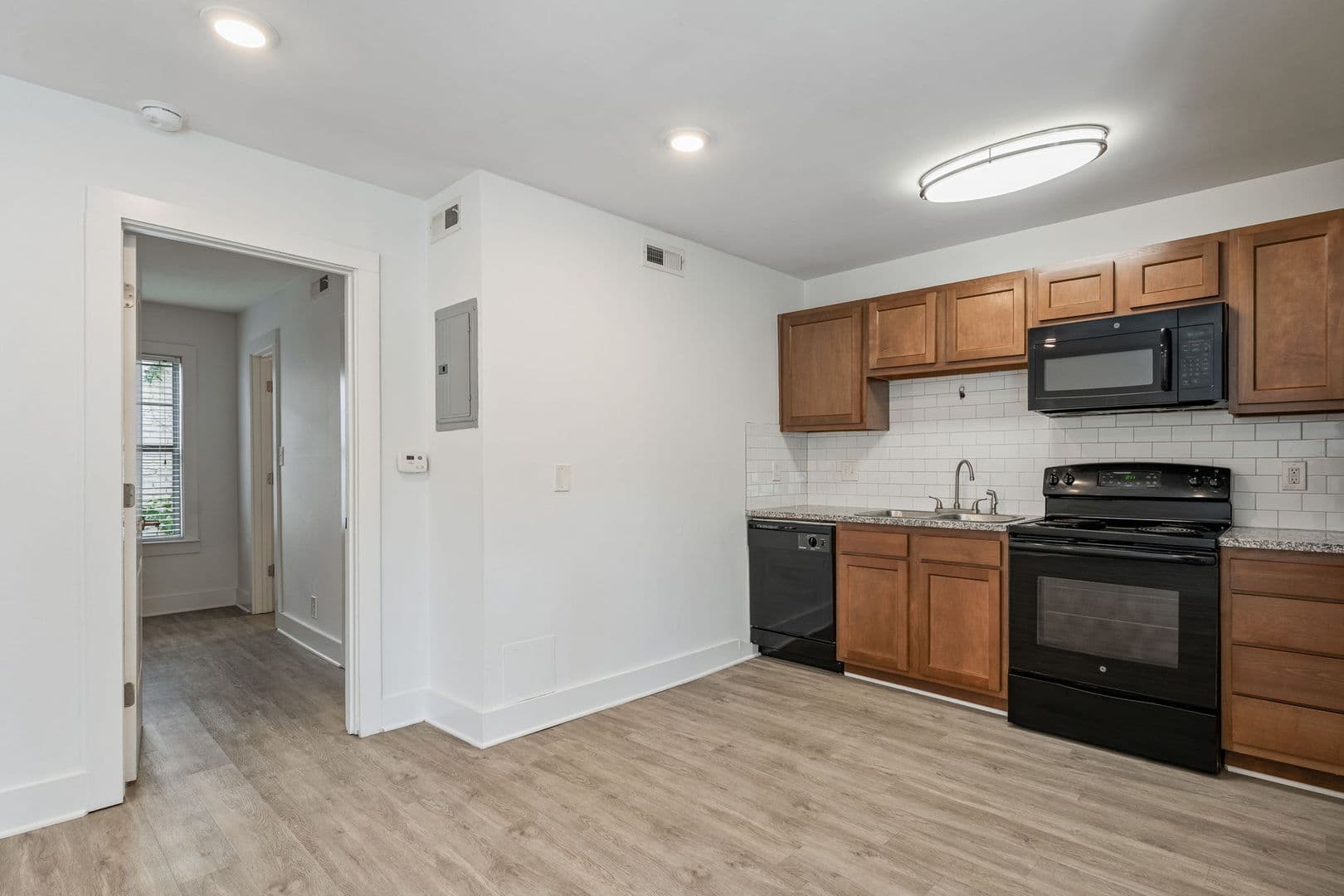 Birmingham Apartment: 1633 13th Ave S