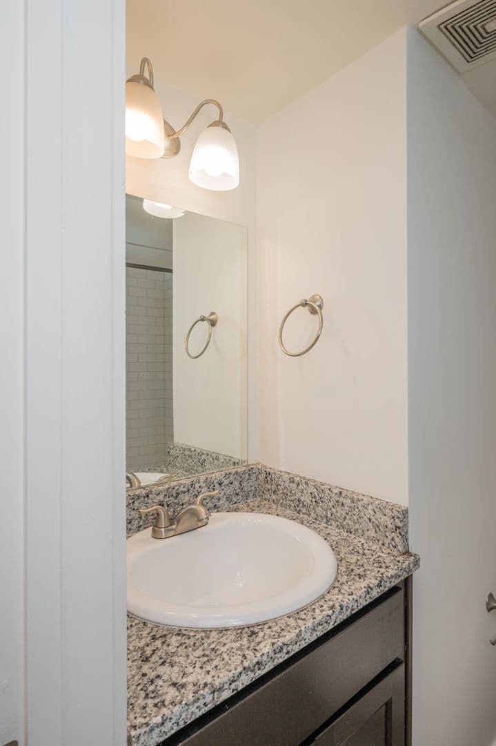 Birmingham Apartment: 3300 Cliff Road S