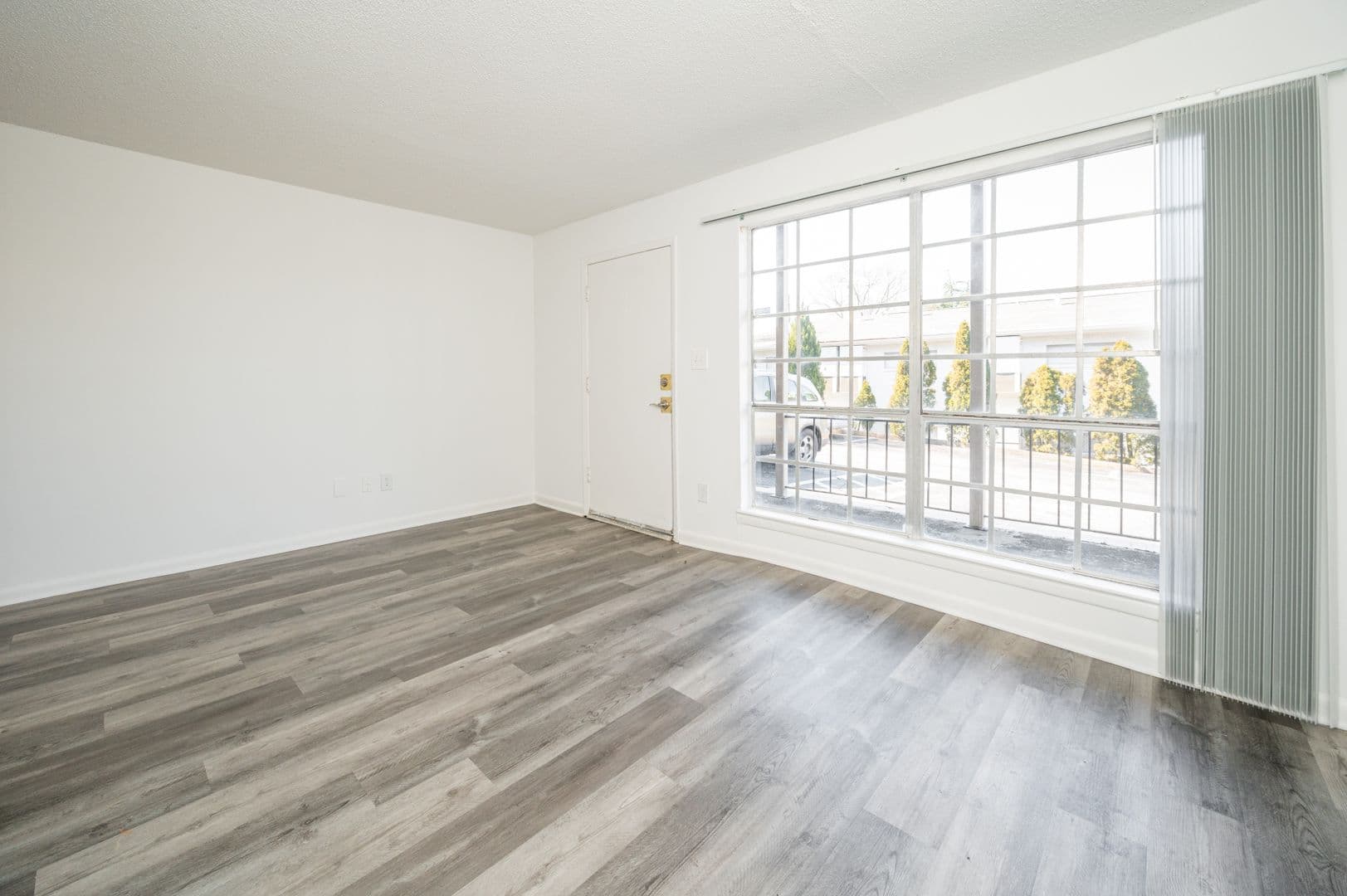 Birmingham Apartment: 3320 Cliff Road