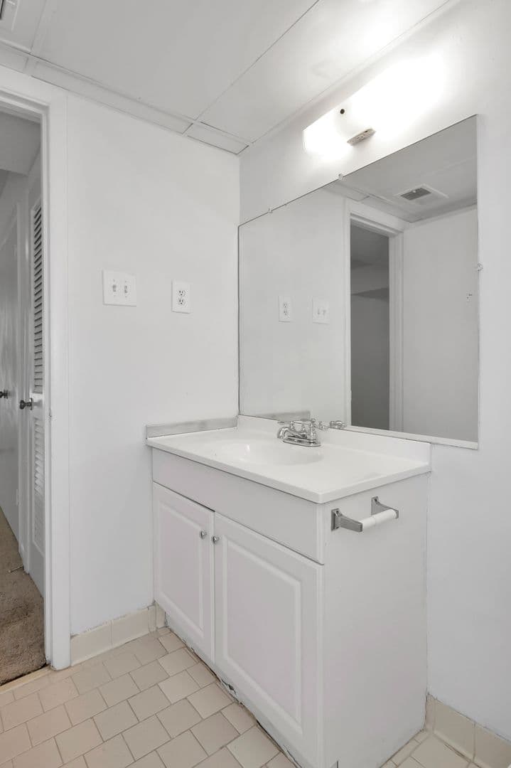 Birmingham Apartment: 1640-1644 12th Street S