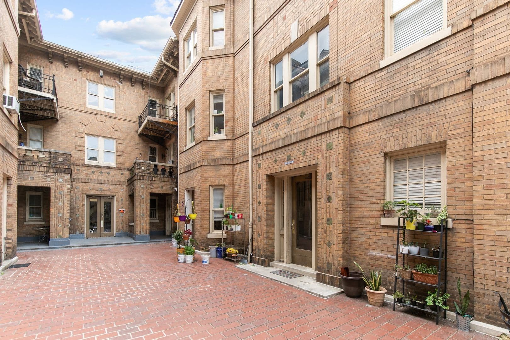 Birmingham Apartment: 2030 Highland Ave S