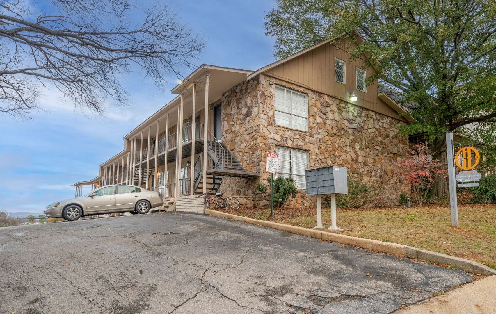 Birmingham Apartment: 3320 Cliff Road