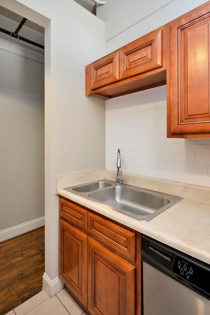 Birmingham Apartment: 1124 20th Street South