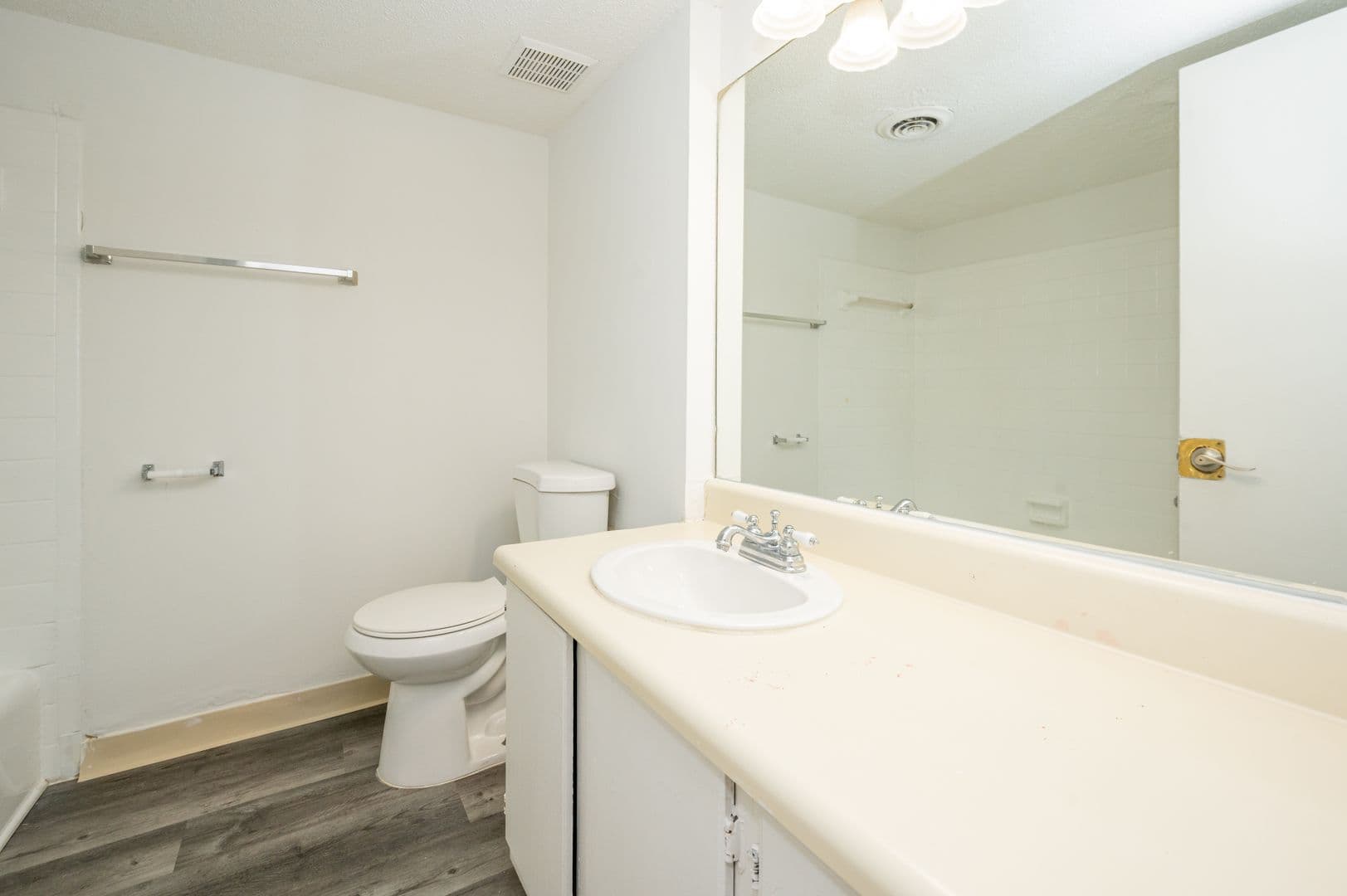 Birmingham Apartment: 3320 Cliff Road