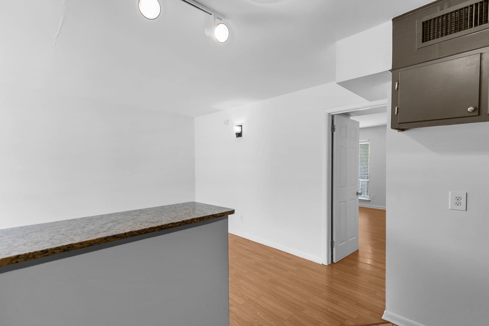Birmingham Apartment: 1613 13th Ave S