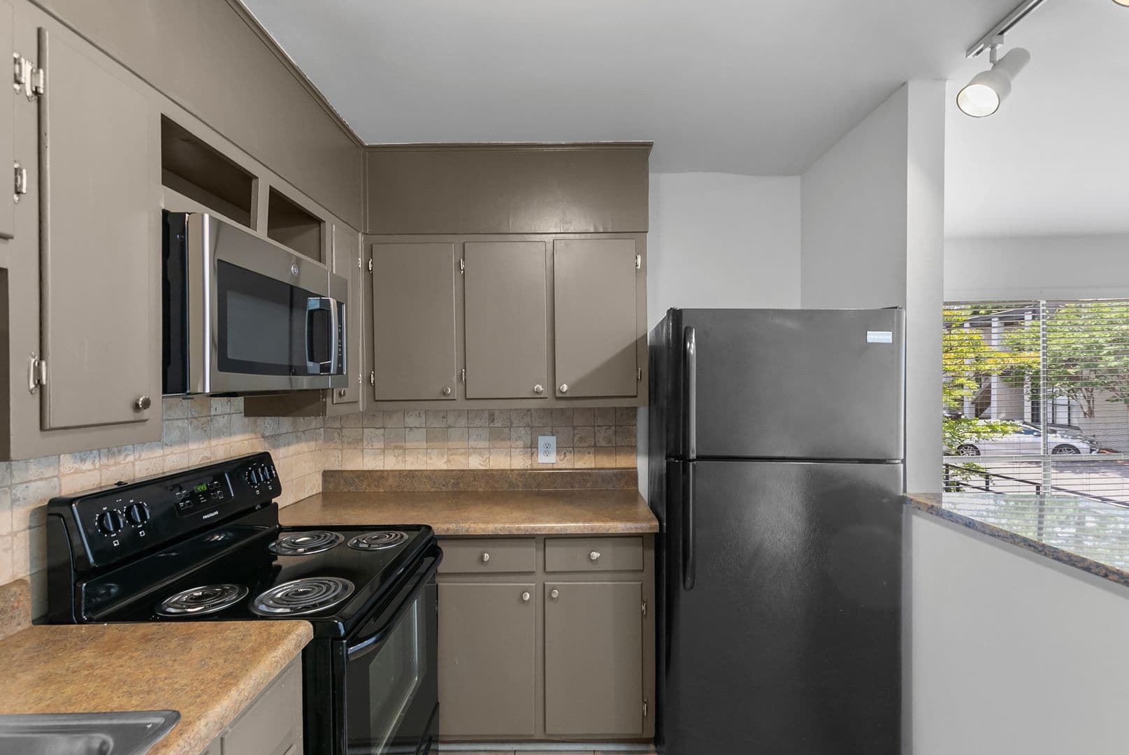 Birmingham Apartment: 1613 13th Ave S