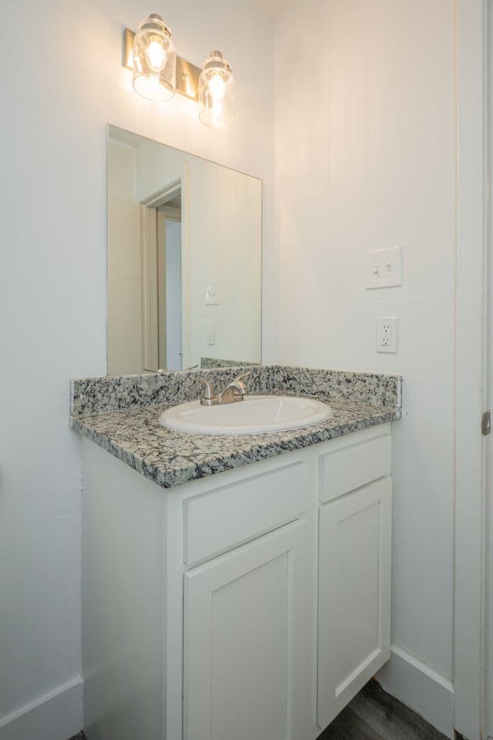 Birmingham Apartment: 3477 Cliff Terrace S