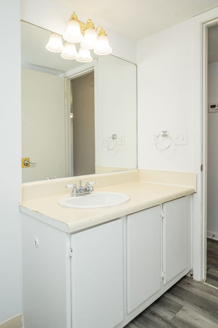 Birmingham Apartment: 3320 Cliff Road