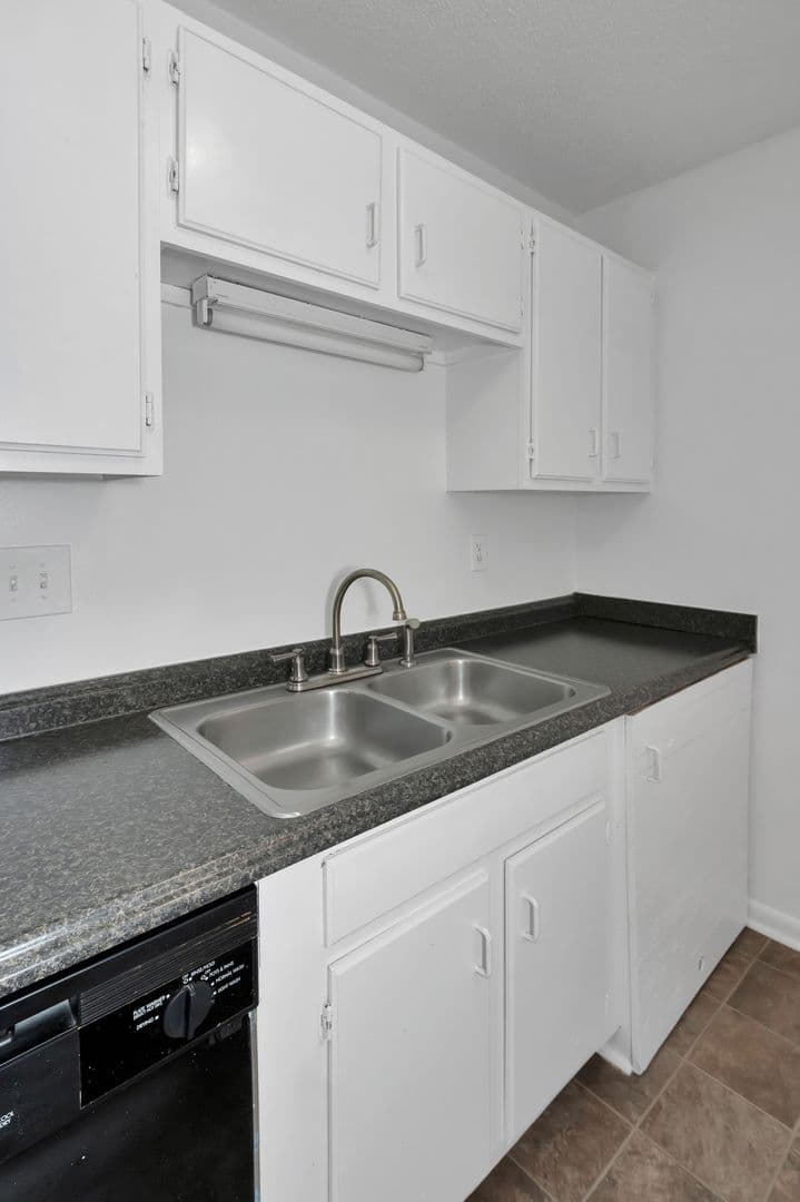 Birmingham Apartment: 1640-1644 12th Street S