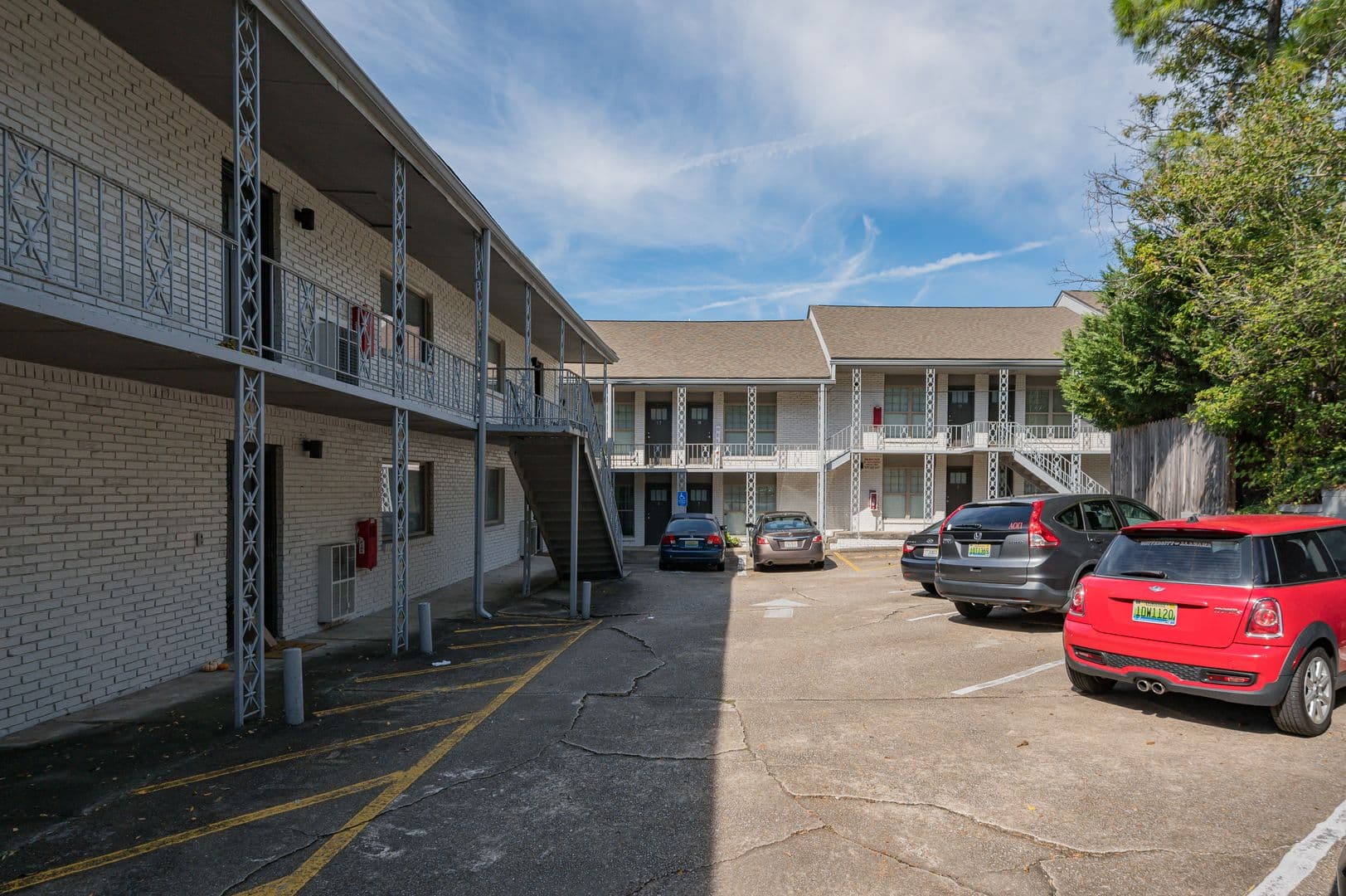 Birmingham Apartment: 3300 Cliff Road S