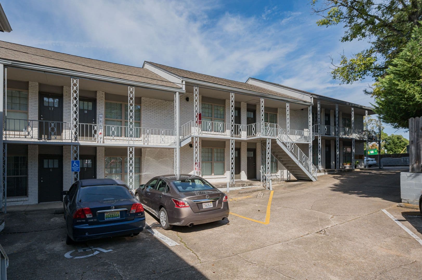 Birmingham Apartment: 3300 Cliff Road S