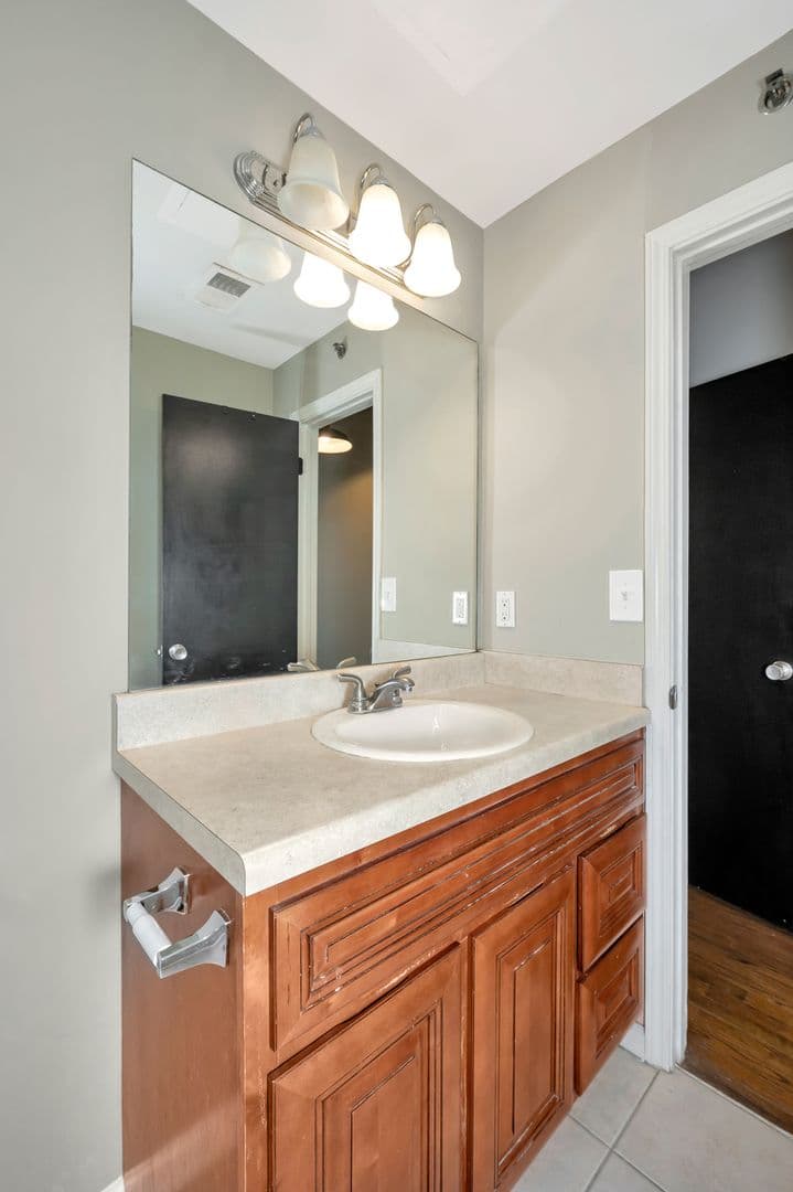 Birmingham Apartment: 1124 20th Street South
