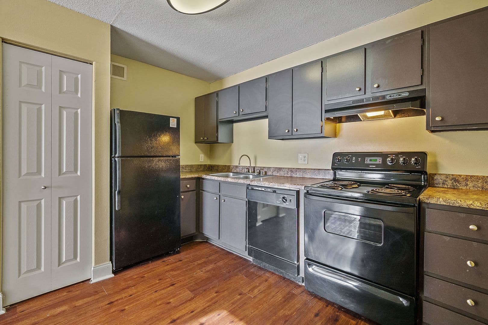Birmingham Apartment: 3800A 3812B 3824C 5th Ave South