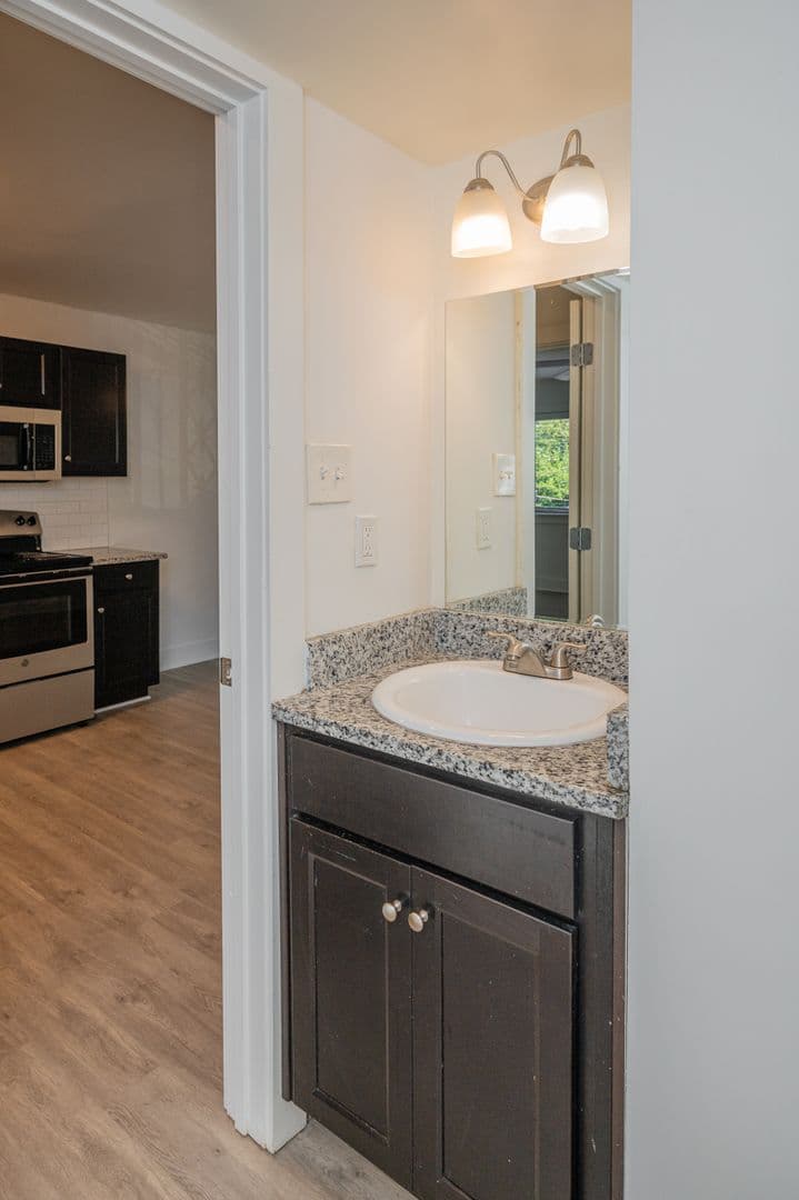 Birmingham Apartment: 3300 Cliff Road S