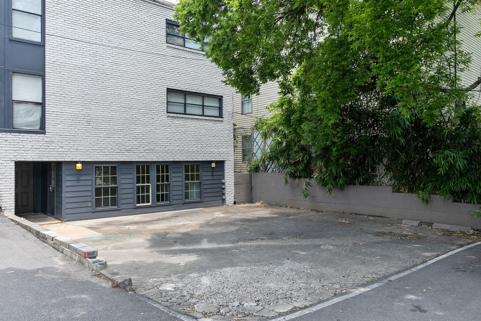 Birmingham Apartment: 1613 13th Ave S