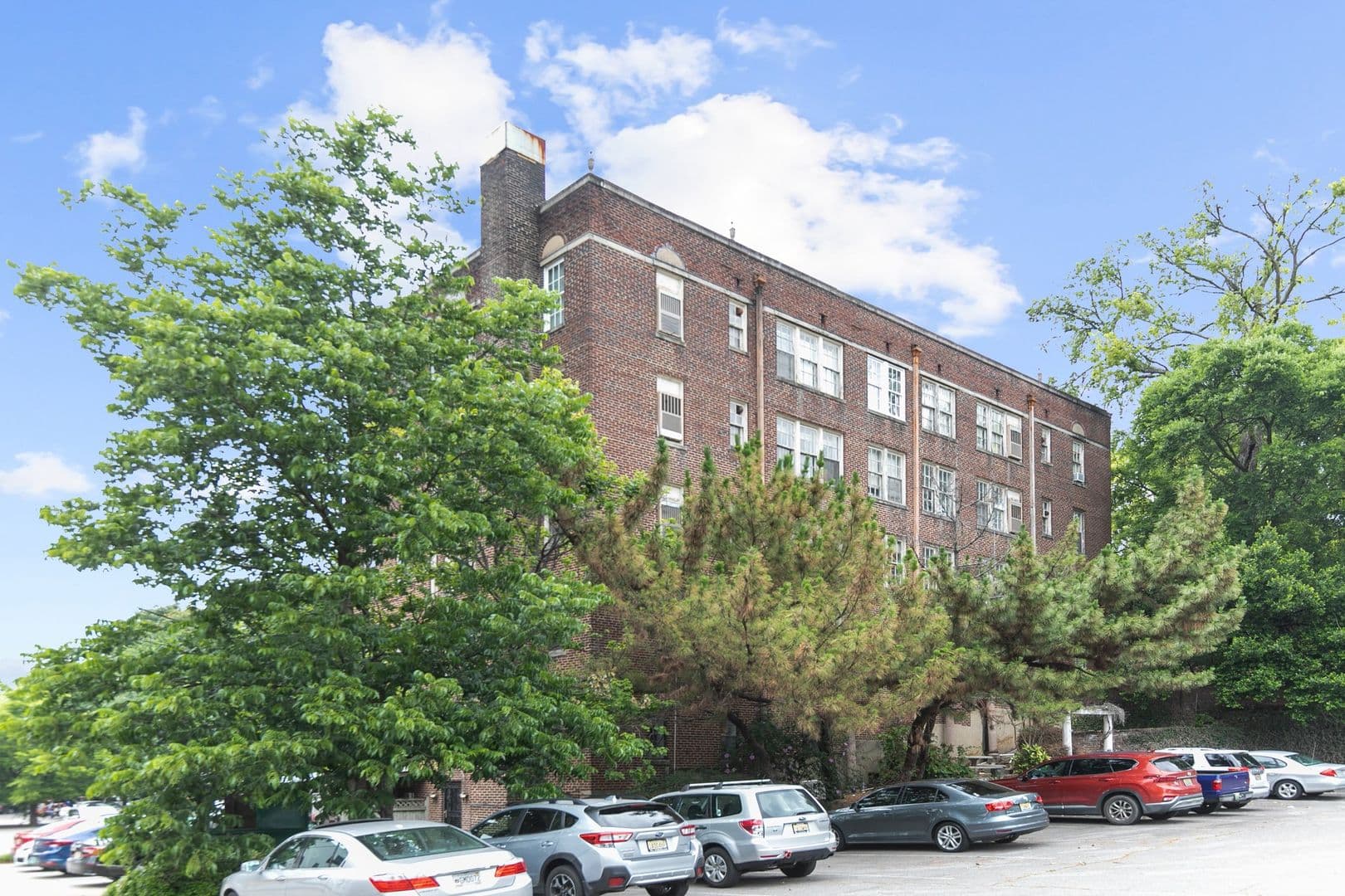 Birmingham Apartment: 2155 11th Court S