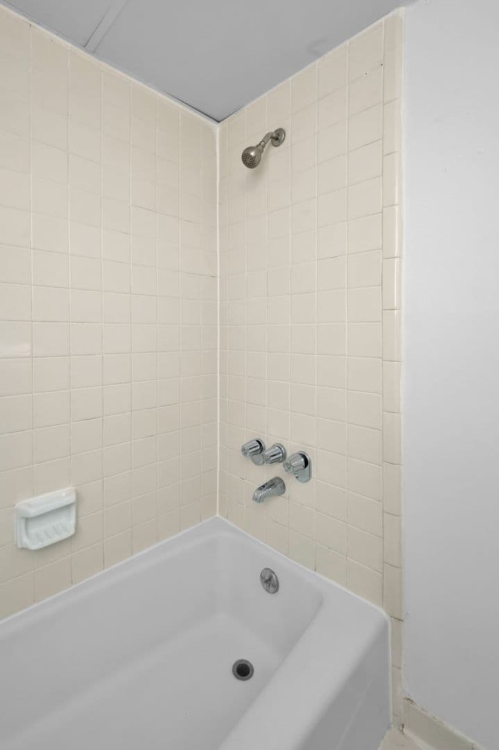 Birmingham Apartment: 1640-1644 12th Street S