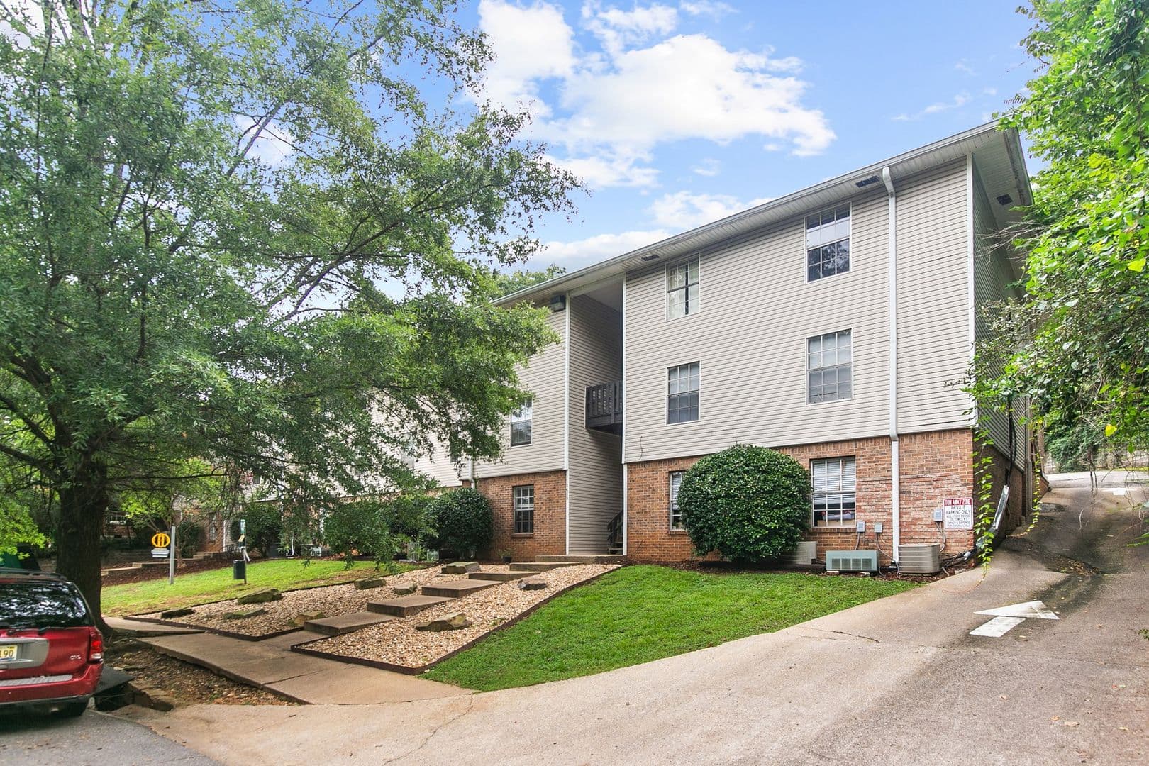 Birmingham Apartment: 1417 33rd St S