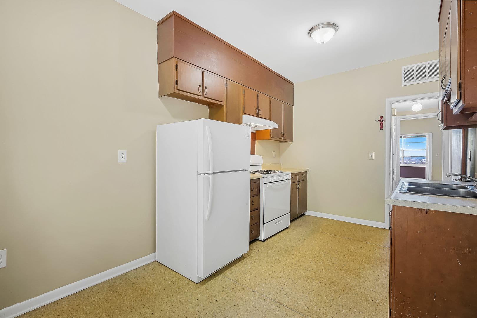 Birmingham Apartment: 2305 Arlington Crescent