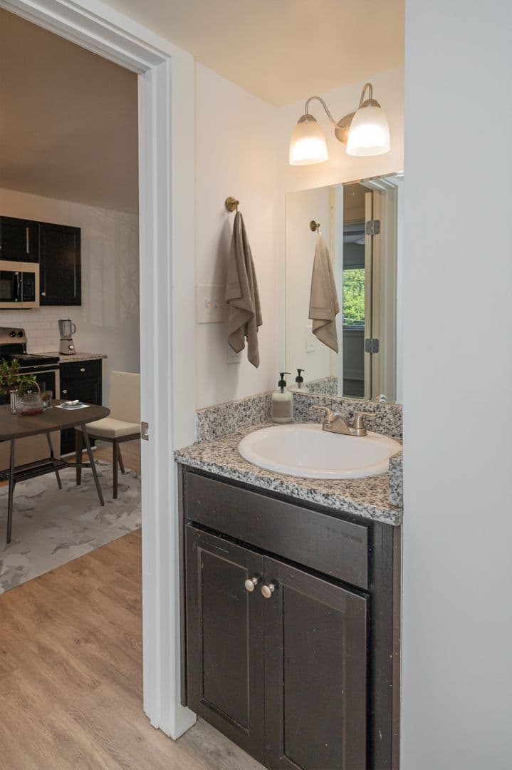 Birmingham Apartment: 3300 Cliff Road S
