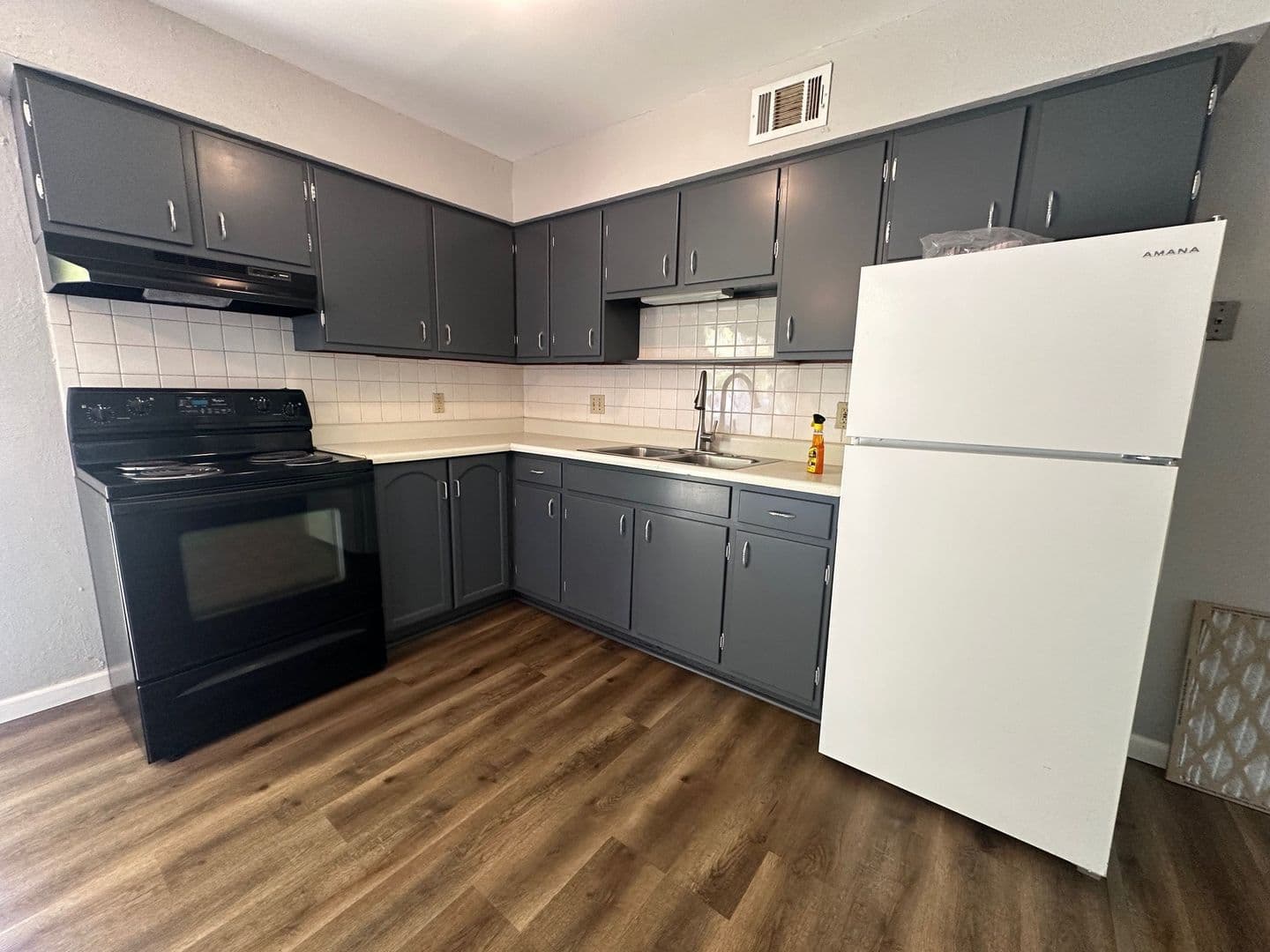 Belleville Apartment: 100 Gettysburg