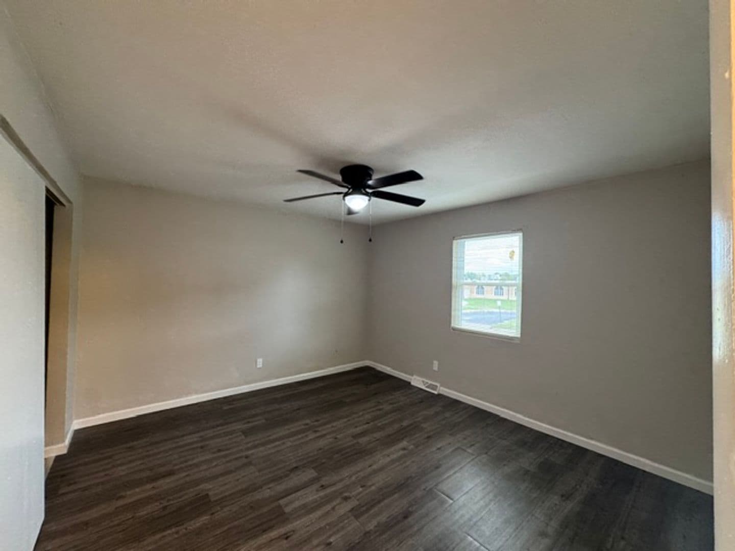 Fairview Heights Apartment: 421 Joseph Drive