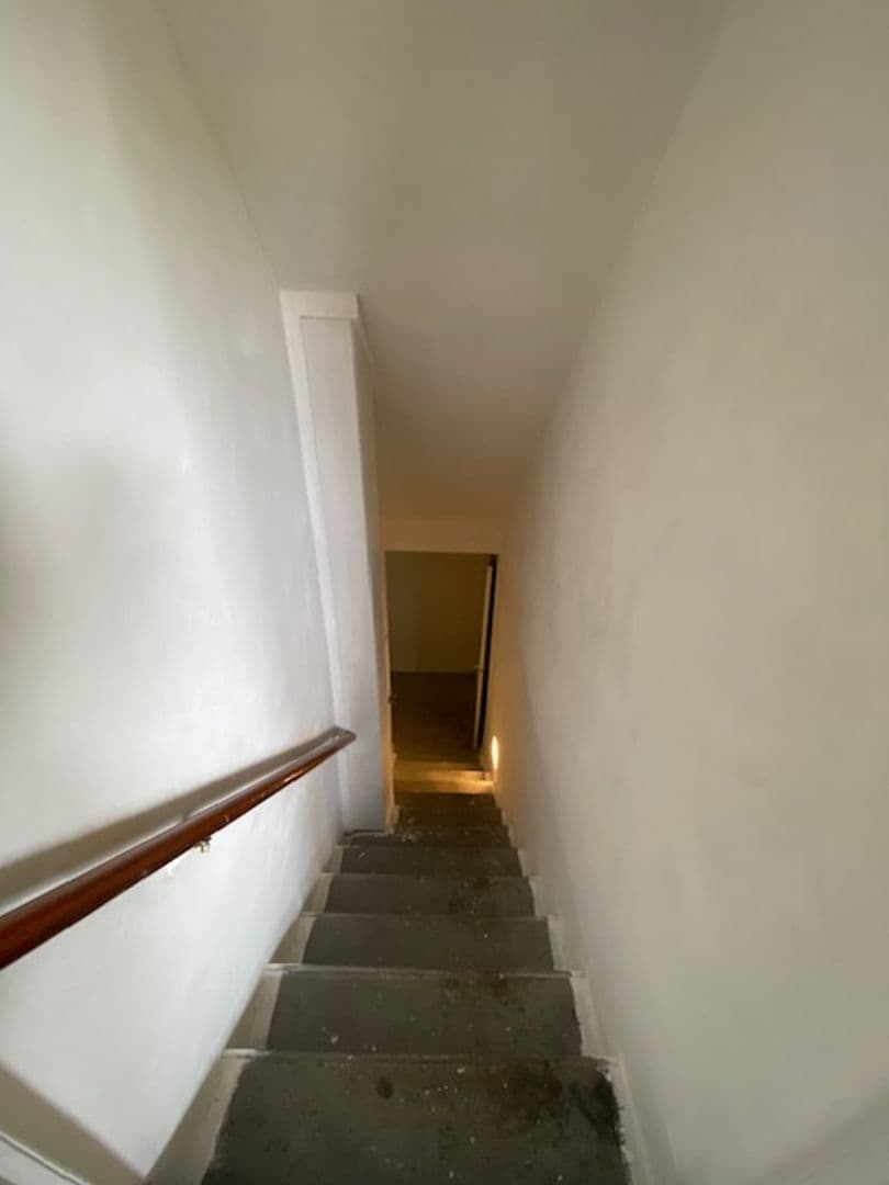 Alton House: 2108 W. Main
