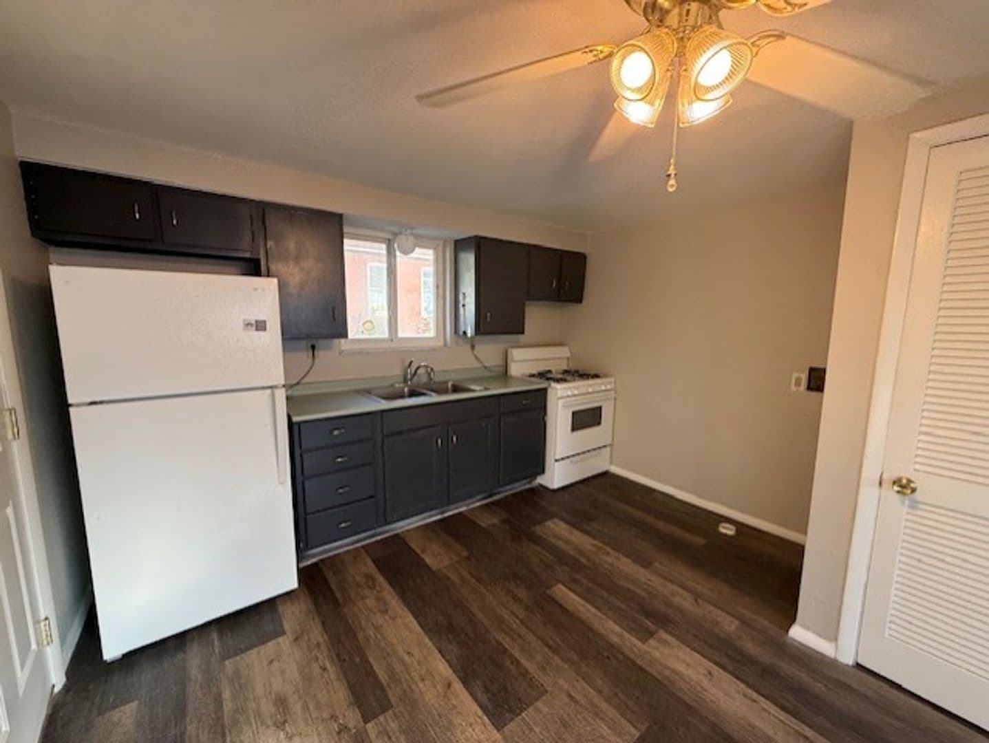 Wood River Apartment: 138/140 Harnett Ave.