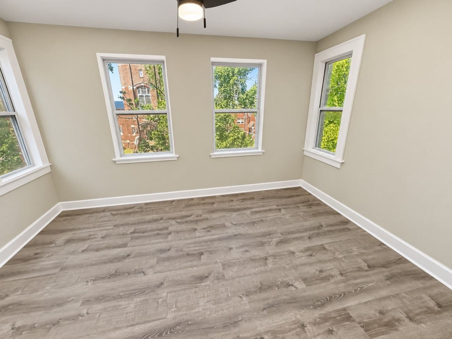 Granite City Apartment: 2304 Grand Ave