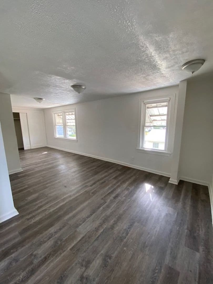Alton House: 2108 W. Main
