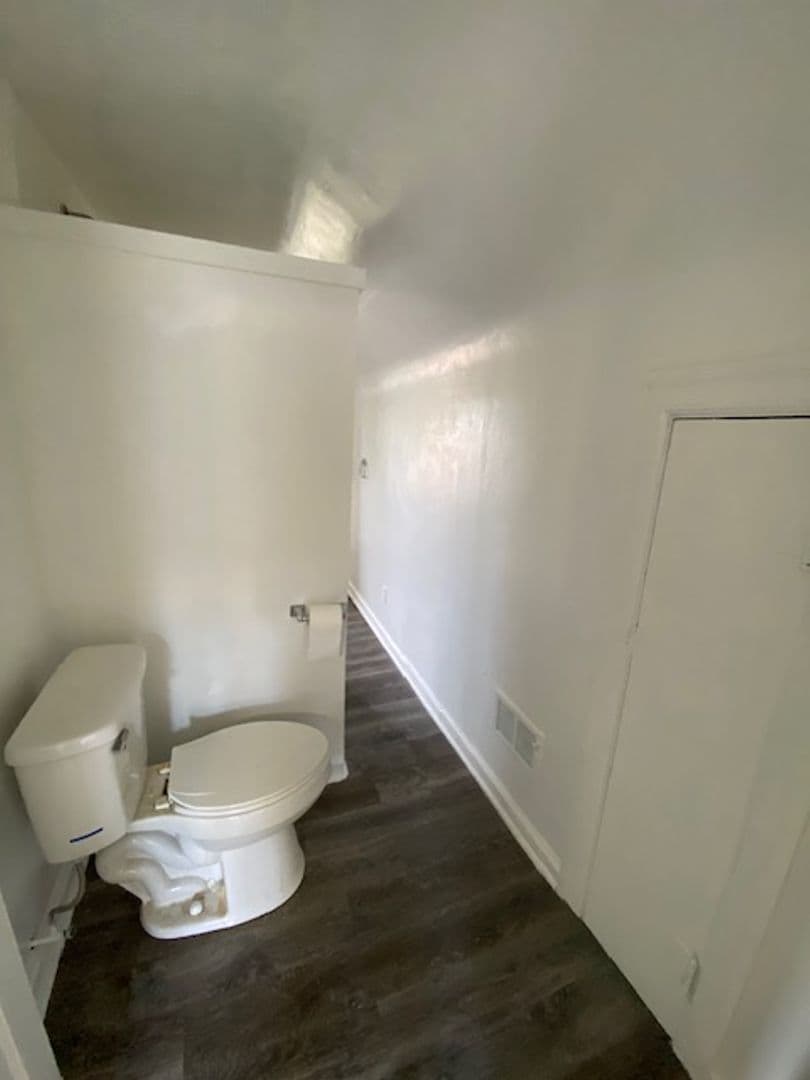 Alton House: 2108 W. Main