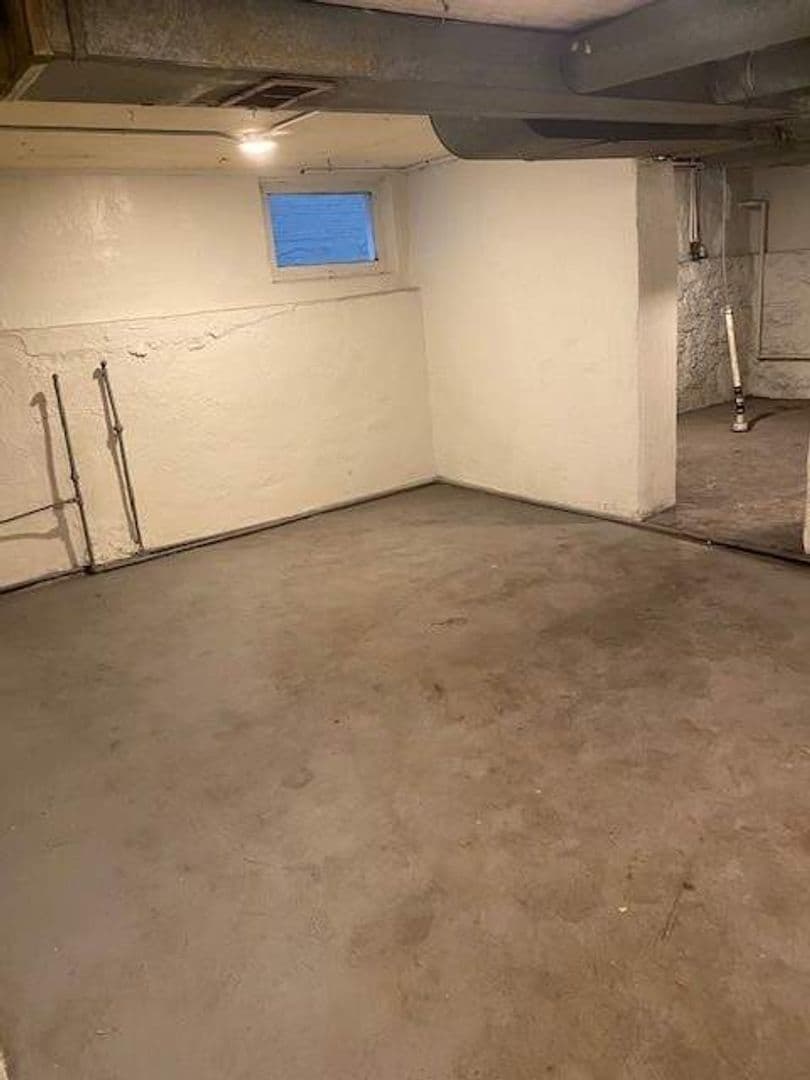 Granite City House: 1635 Maple Street