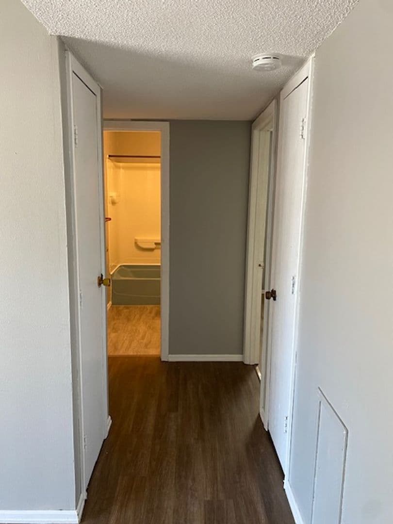 Jerseyville Apartment: 410 George St
