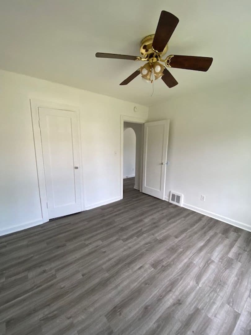 Alton House: 2108 W. Main